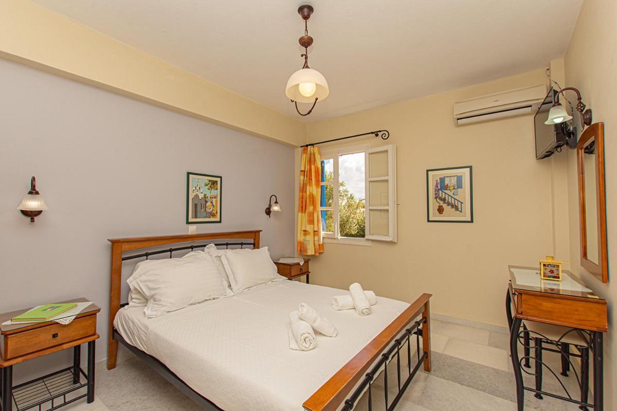 Maroussa Studios Agia Anna  Exteriör bild